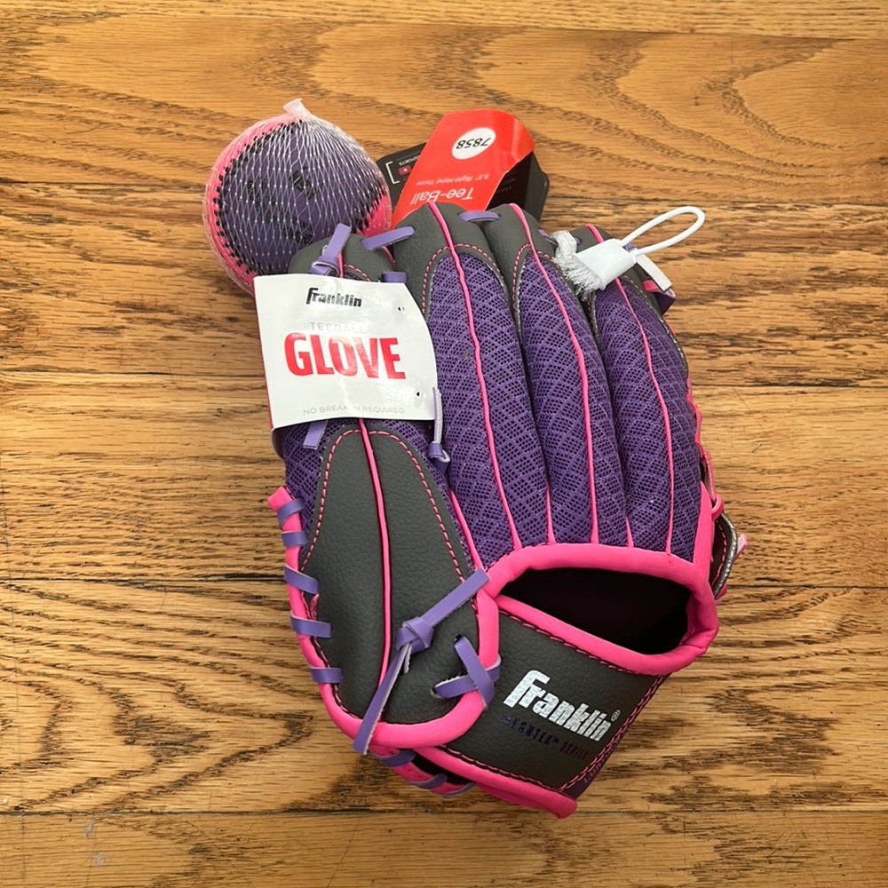 Franklin Girl Right Handed 9.5” Glove NWT